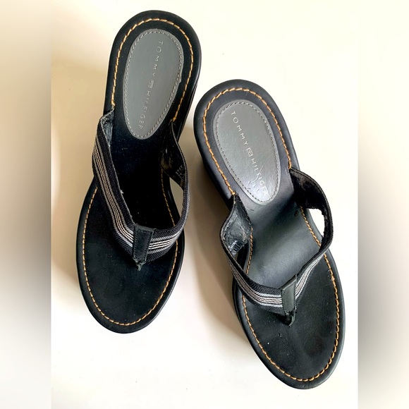 Tommy Hilfiger black platform flip flops - Picture 2 of 7